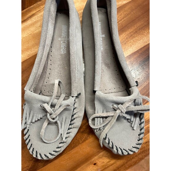 Minnetonka Moccasins size8.5 - Picture 2 of 4
